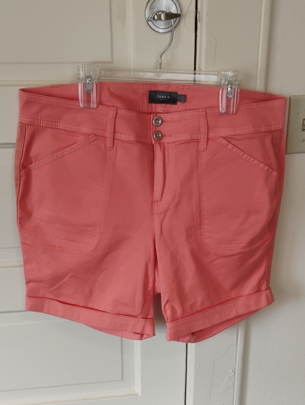 torrid Coral Rolled Cuff Casual Shorts Sz 18 98% Cotton